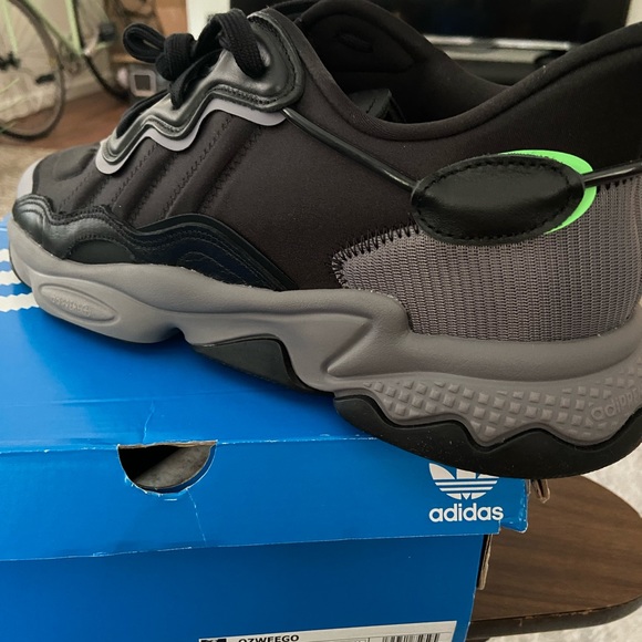 Ozweego black, grey and neón green - Picture 8 of 9